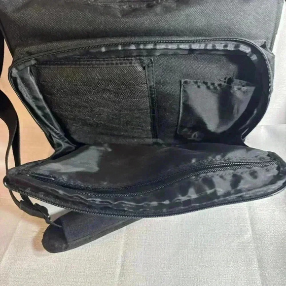 Targus City Gear Mini Messenger Bag Case for iPad, Tablet, Notebooks DVD w/Strap - Picture 2 of 10